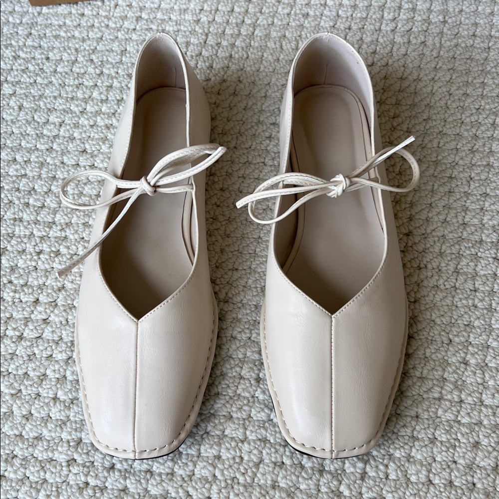 Like new! Winter white flats with tie womens size US 8 - original piece $50 - Picture 2 of 7
